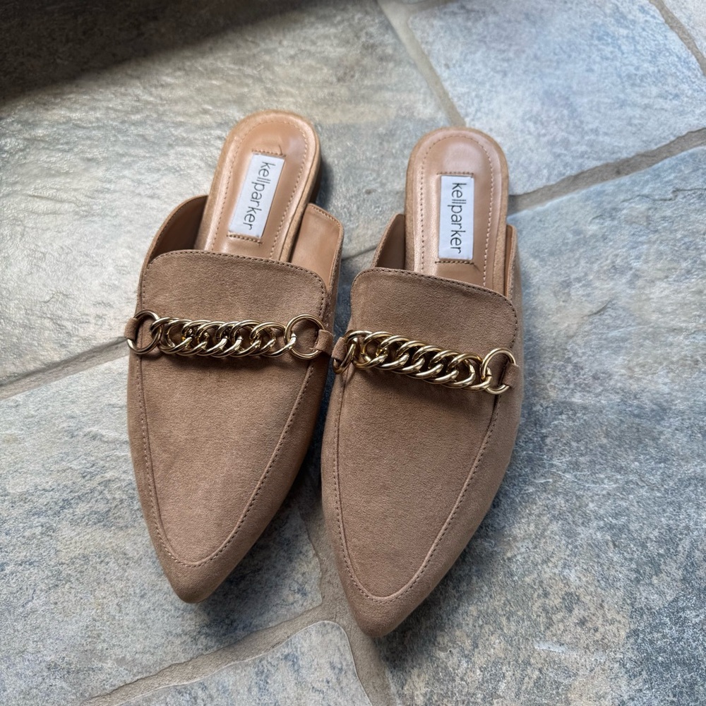 Kellparker Jessica‎ Tan Suede Mules with Gold Chain and Pointed Toe Size 6M